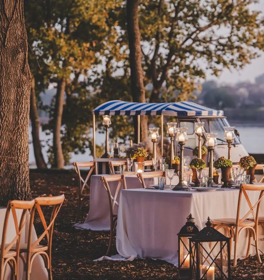 Outdoor wedding bar in the D'Orangerie garden